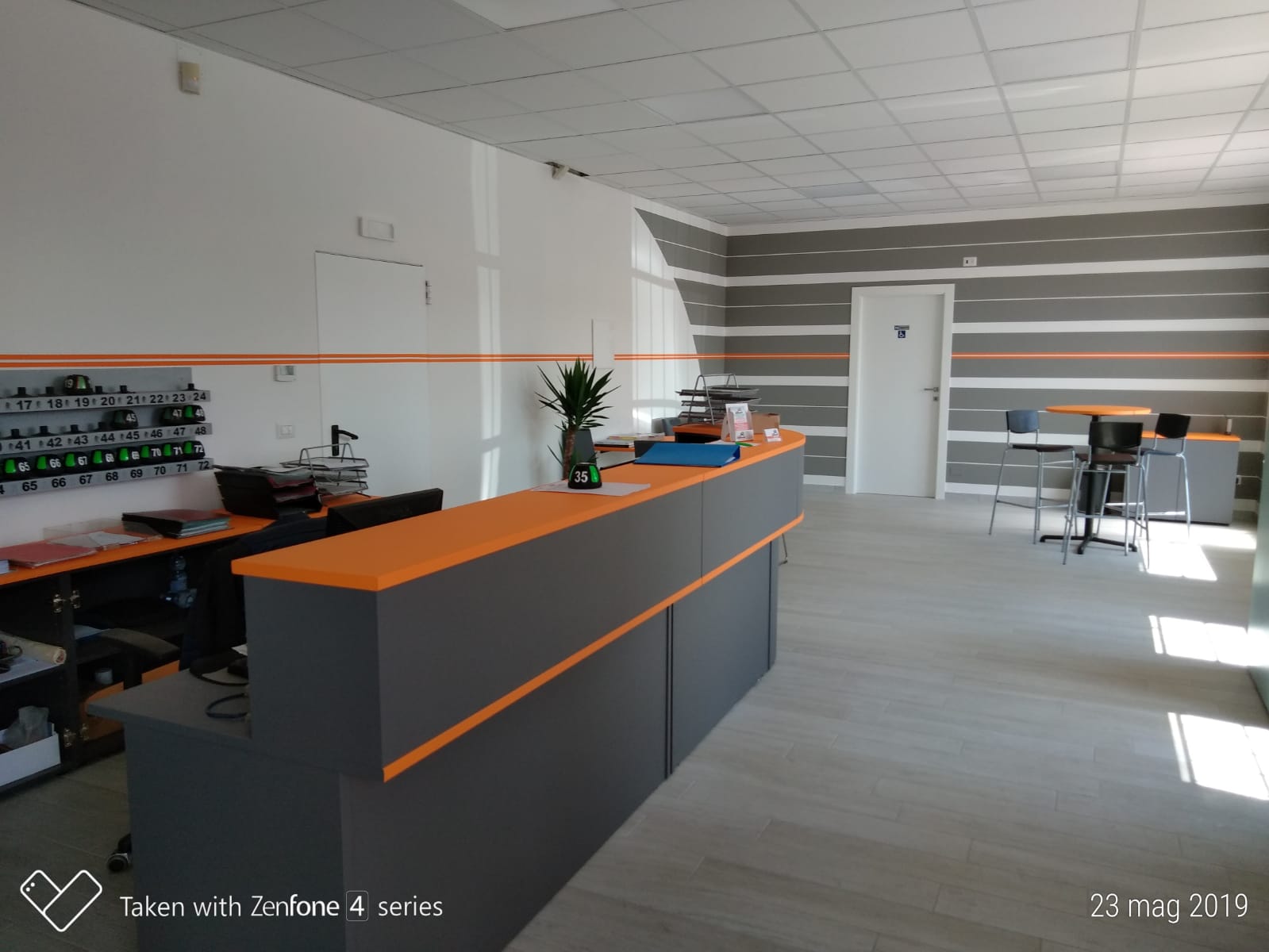 Isovem_Pellicole_riqualificazione_bancone_e_tavoli_3